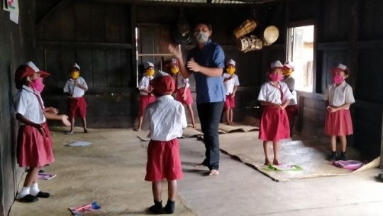 Teacher’s Struggle during Pandemic, One Hour Walking to Teach Students at Home