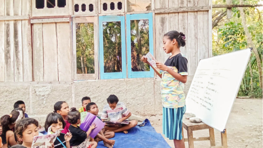 The Little Teacher to Support Other Children